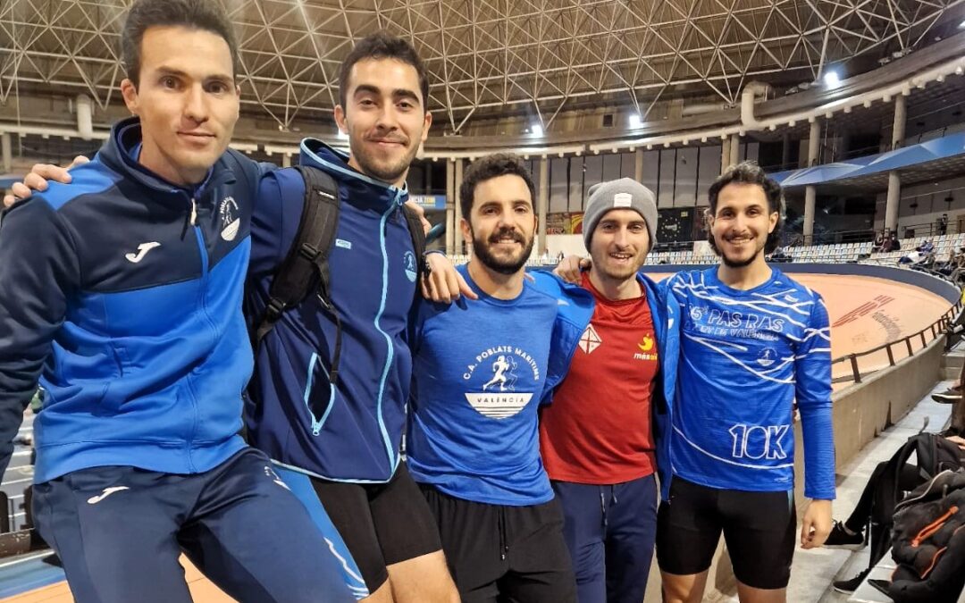 Gran actuación del equipo absoluto en el Provincial de Clubes de pista cubierta