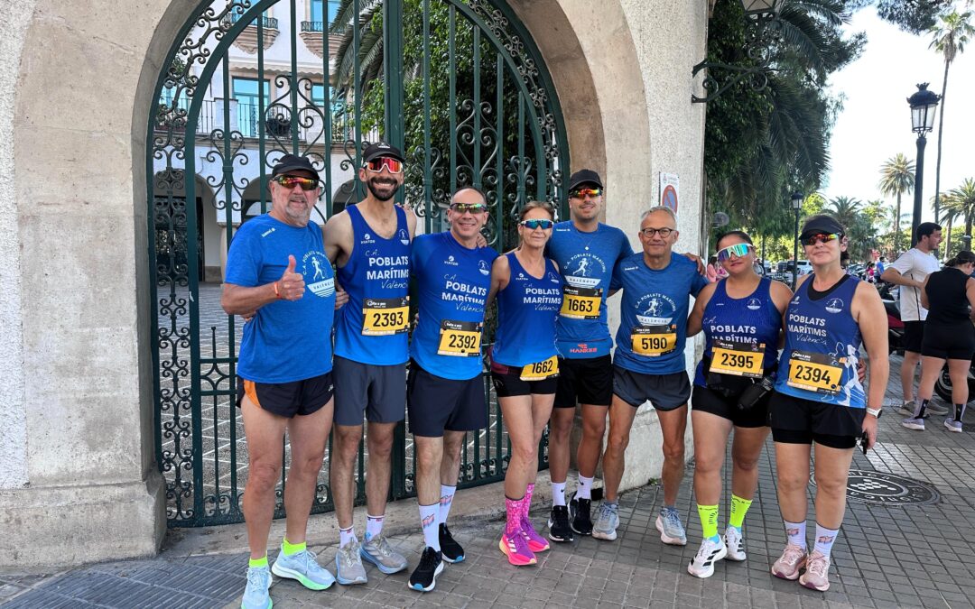 La Marea azul de Poblats Marítims en la 70ª Volta a Peu València